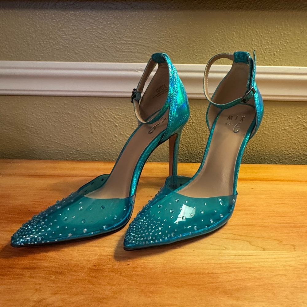 Mix No. 6 Arlette Stunning Rhinestone Stiletto Pump Heels size 7.